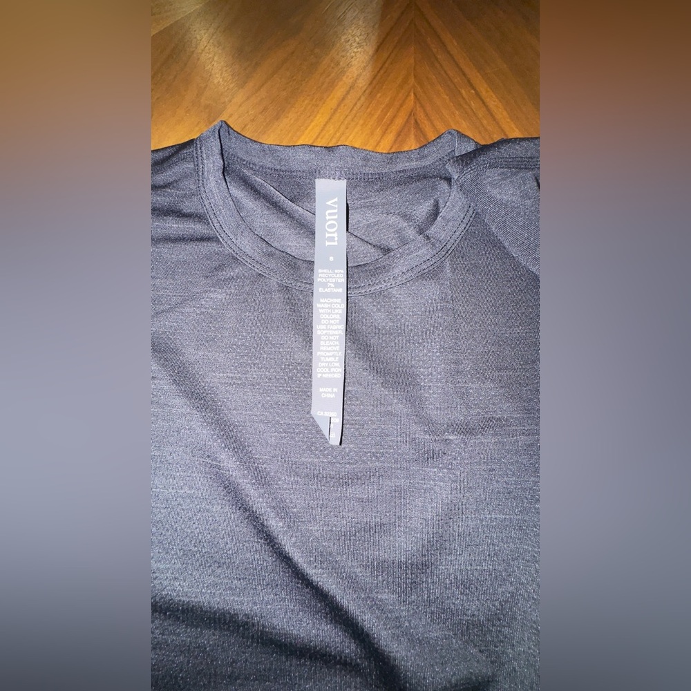 VUORI Dark Short Sleeve Tee Athletic Style - Picture 9 of 11